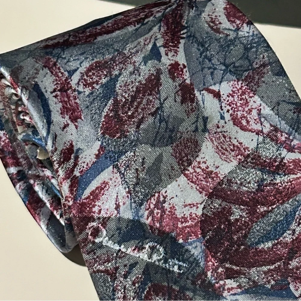 Oscar de la Renta Blue and Red Patterned 59” Men’s Tie